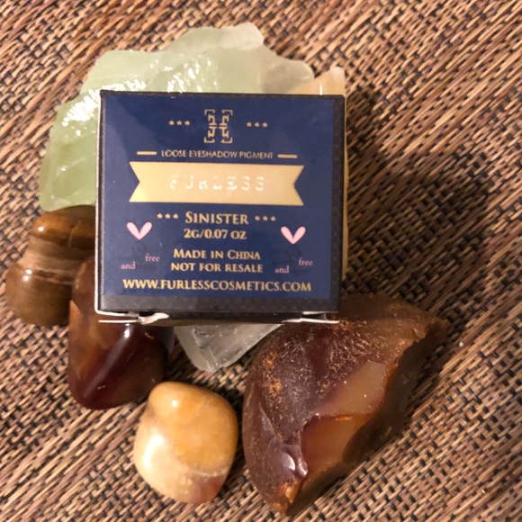 Furless Loose Eye Pigment in Seduce - Picture 5 of 8